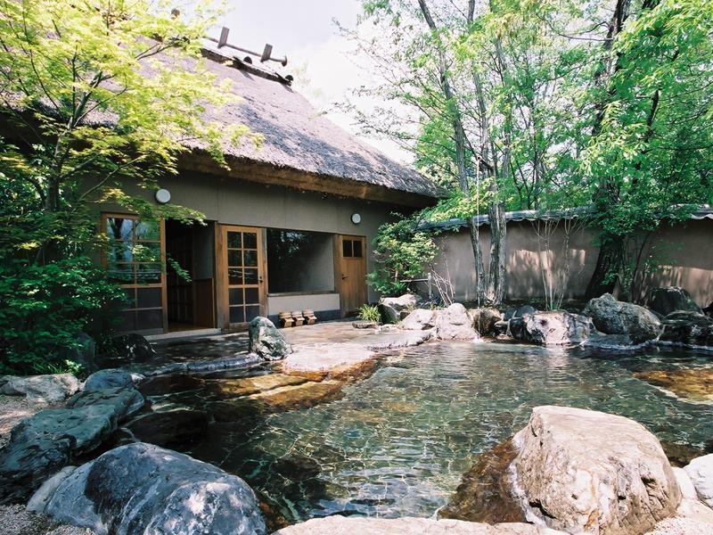 유후인 료칸 산소 와라비노 외부 사진
